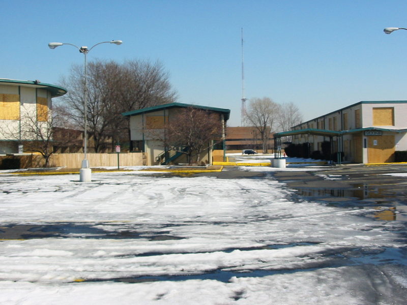 Executive Inn Motel - 2003 Photo (newer photo)